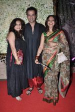 Rohit Roy, Manasi Joshi Roy at Kiran Bawa_s Diwali Bash on 12th Nov 2012 (101).JPG
